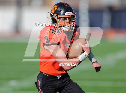 Thumbnail 3 in Stratton vs. Cheyenne Wells (CHSAA 6-Man Final) photogallery.