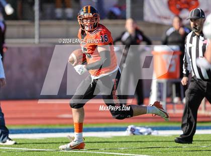 Thumbnail 2 in Stratton vs. Cheyenne Wells (CHSAA 6-Man Final) photogallery.