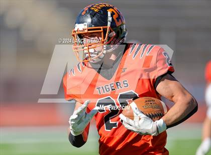 Thumbnail 1 in Stratton vs. Cheyenne Wells (CHSAA 6-Man Final) photogallery.