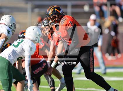 Thumbnail 1 in Stratton vs. Cheyenne Wells (CHSAA 6-Man Final) photogallery.