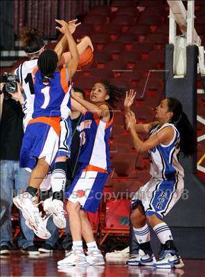 Thumbnail 1 in University vs. El Camino Real (CIF LA City Final) photogallery.