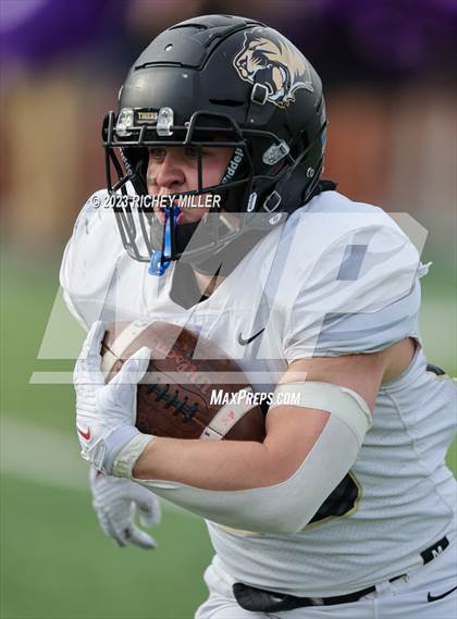 Thumbnail 2 in Bentonville vs. Fayetteville (AAA 7A Final) photogallery.