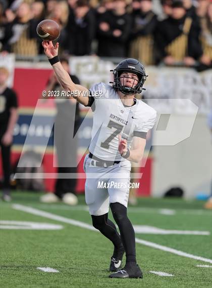 Thumbnail 1 in Bentonville vs. Fayetteville (AAA 7A Final) photogallery.