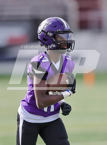 Thumbnail 3 in Bentonville vs. Fayetteville (AAA 7A Final) photogallery.