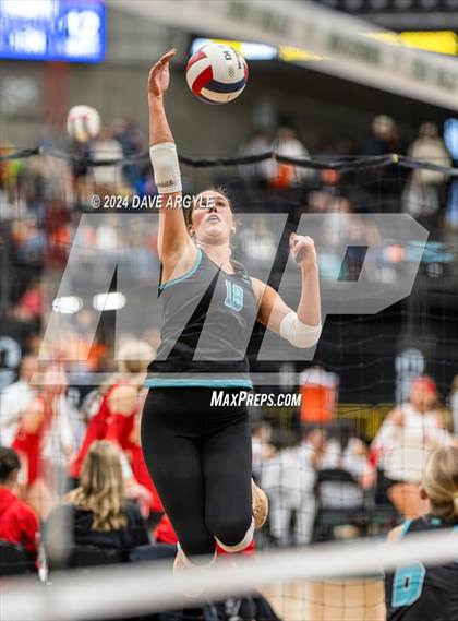 Thumbnail 1 in Bingham vs. Farmington  (UHSAA 6A Second Round) photogallery.