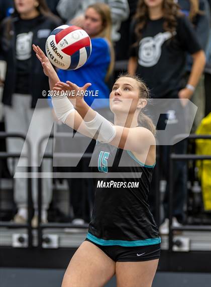 Thumbnail 3 in Bingham vs. Farmington  (UHSAA 6A Second Round) photogallery.