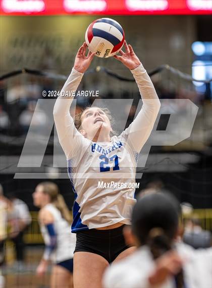 Thumbnail 3 in Bingham vs. Farmington  (UHSAA 6A Second Round) photogallery.
