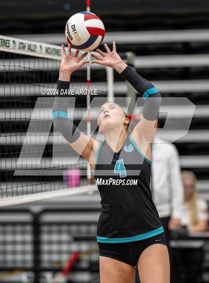 Thumbnail 2 in Bingham vs. Farmington  (UHSAA 6A Second Round) photogallery.