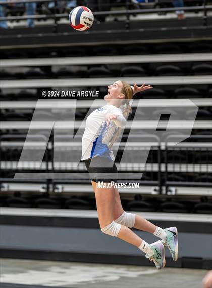Thumbnail 2 in Bingham vs. Farmington  (UHSAA 6A Second Round) photogallery.