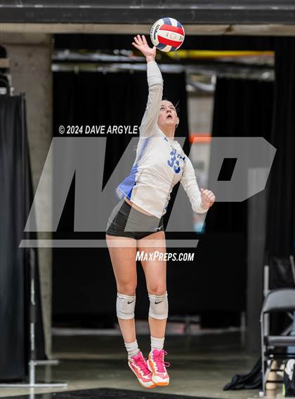 Thumbnail 2 in Bingham vs. Farmington  (UHSAA 6A Second Round) photogallery.
