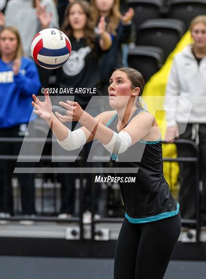 Thumbnail 3 in Bingham vs. Farmington  (UHSAA 6A Second Round) photogallery.