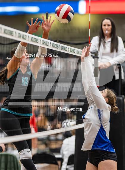 Thumbnail 1 in Bingham vs. Farmington  (UHSAA 6A Second Round) photogallery.