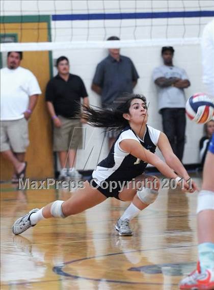 Thumbnail 2 in Great Oak vs. Xavier College Prep (2010 Durango Fall Classic) photogallery.