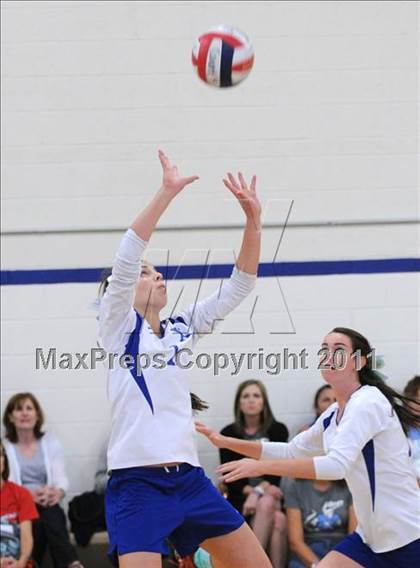 Thumbnail 2 in Great Oak vs. Xavier College Prep (2010 Durango Fall Classic) photogallery.