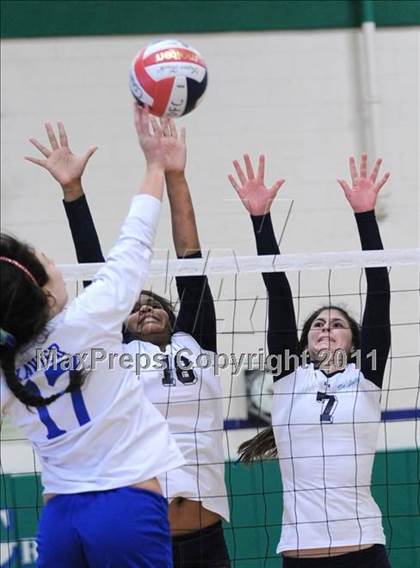 Thumbnail 2 in Great Oak vs. Xavier College Prep (2010 Durango Fall Classic) photogallery.