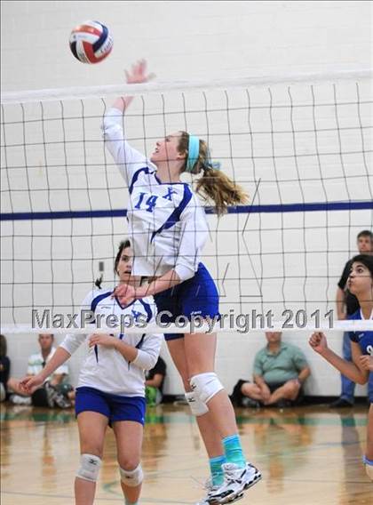 Thumbnail 2 in Great Oak vs. Xavier College Prep (2010 Durango Fall Classic) photogallery.