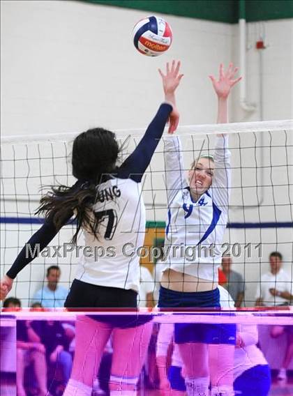 Thumbnail 3 in Great Oak vs. Xavier College Prep (2010 Durango Fall Classic) photogallery.
