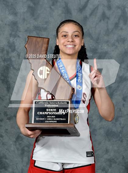 Thumbnail 2 in Carondelet (CIF State D1 Awards) photogallery.