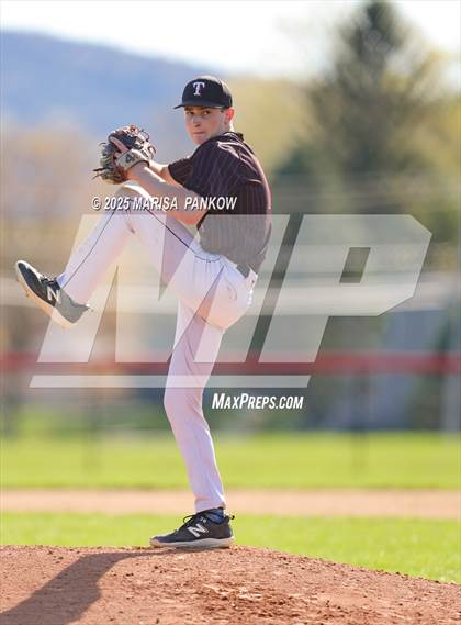 Thumbnail 2 in Bishop Grimes vs Tully photogallery.