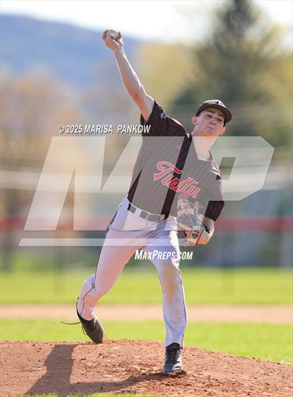 Thumbnail 2 in Bishop Grimes vs Tully photogallery.