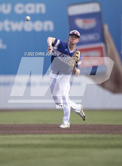Thumbnail 3 in Freeburg vs Chicago Mt. Carmel (GCS Stadium) photogallery.