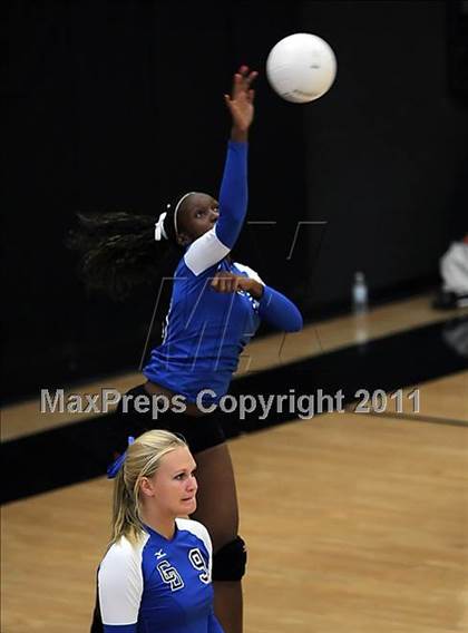 Thumbnail 2 in La Jolla Country Day vs. Presentation (Archbishop Mitty Invitational Tournament) photogallery.