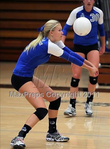 Thumbnail 3 in La Jolla Country Day vs. Presentation (Archbishop Mitty Invitational Tournament) photogallery.