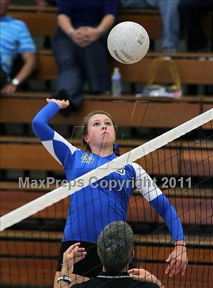 Thumbnail 3 in La Jolla Country Day vs. Presentation (Archbishop Mitty Invitational Tournament) photogallery.