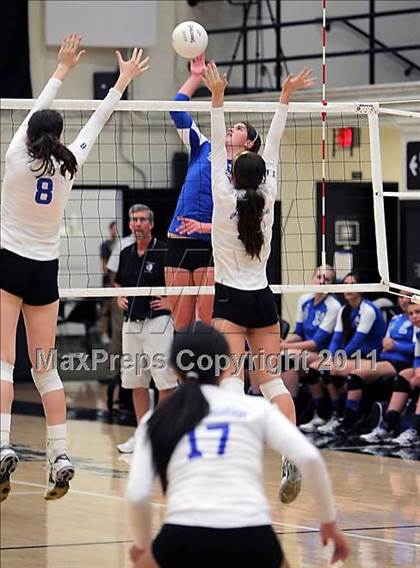 Thumbnail 2 in La Jolla Country Day vs. Presentation (Archbishop Mitty Invitational Tournament) photogallery.