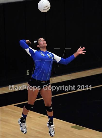 Thumbnail 2 in La Jolla Country Day vs. Presentation (Archbishop Mitty Invitational Tournament) photogallery.
