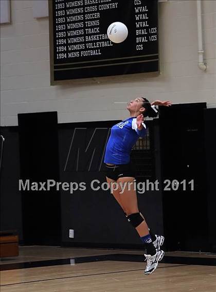 Thumbnail 3 in La Jolla Country Day vs. Presentation (Archbishop Mitty Invitational Tournament) photogallery.