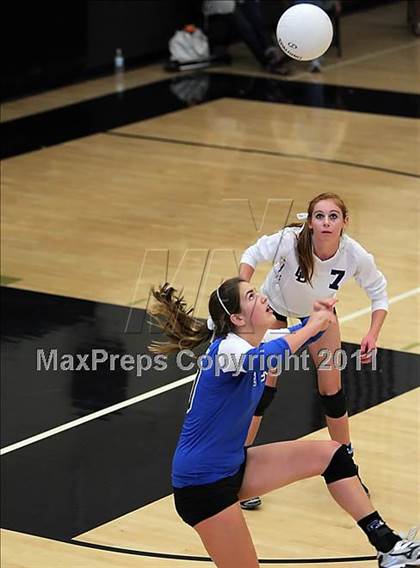 Thumbnail 2 in La Jolla Country Day vs. Presentation (Archbishop Mitty Invitational Tournament) photogallery.
