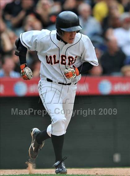 Thumbnail 3 in Huntington Beach vs. Crespi (CIF SS D2 Final) photogallery.