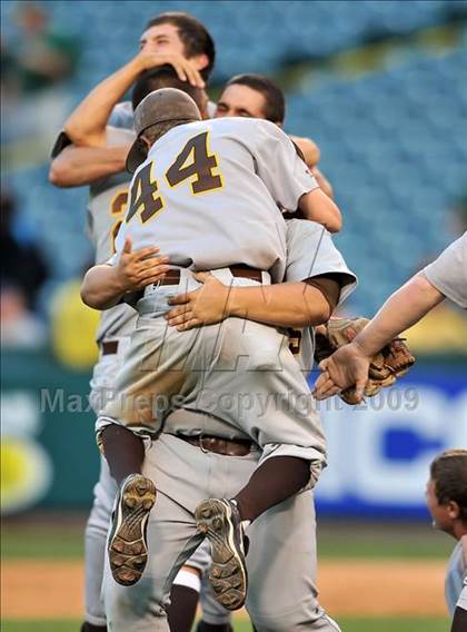 Thumbnail 2 in Huntington Beach vs. Crespi (CIF SS D2 Final) photogallery.