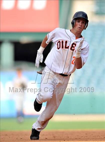 Thumbnail 3 in Huntington Beach vs. Crespi (CIF SS D2 Final) photogallery.
