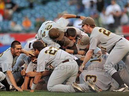 Thumbnail 1 in Huntington Beach vs. Crespi (CIF SS D2 Final) photogallery.