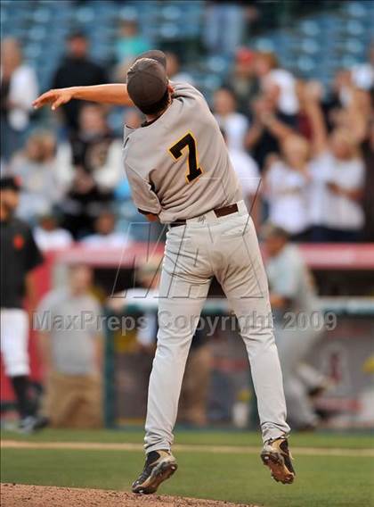 Thumbnail 3 in Huntington Beach vs. Crespi (CIF SS D2 Final) photogallery.