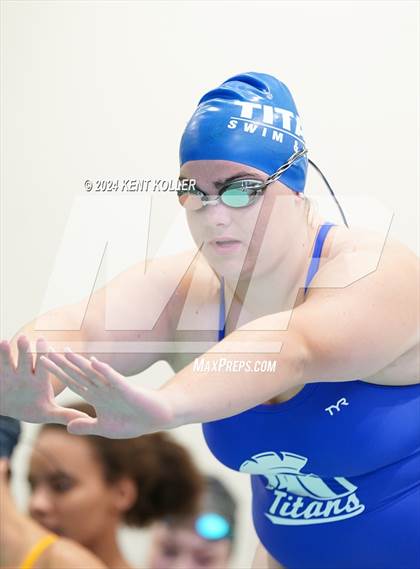 Thumbnail 3 in Warren Woods-Tower vs. Mott (Titan Relays) photogallery.