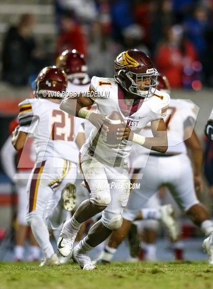 Thumbnail 2 in Clovis West vs. Buchanan photogallery.