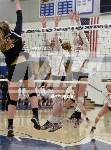 Thumbnail 2 in Saint Joseph vs. Glendora (CIF SS D3 Final) photogallery.