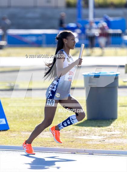 Thumbnail 3 in UF Relays (Saturday - 4 x 800 Meter Heat 1) photogallery.