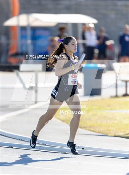 Thumbnail 2 in UF Relays (Saturday - 4 x 800 Meter Heat 1) photogallery.