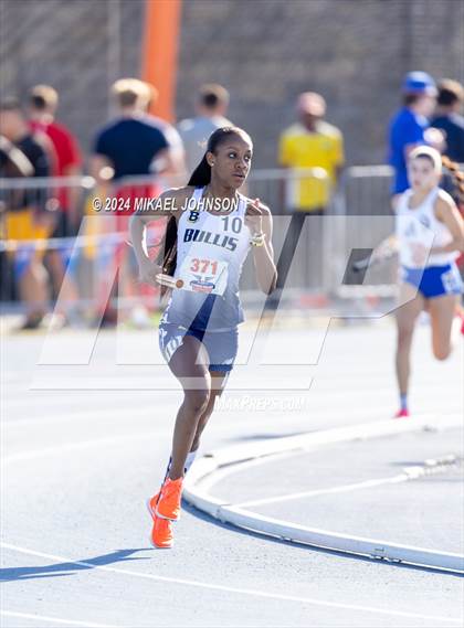 Thumbnail 3 in UF Relays (Saturday - 4 x 800 Meter Heat 1) photogallery.