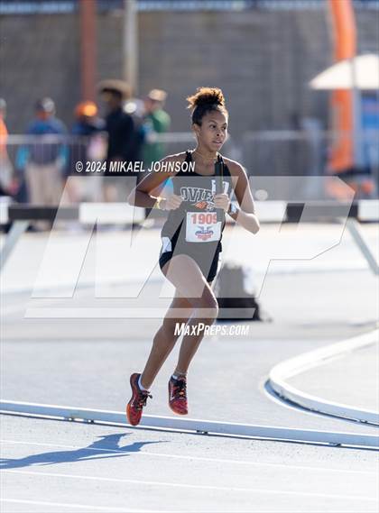 Thumbnail 3 in UF Relays (Saturday - 4 x 800 Meter Heat 1) photogallery.