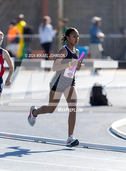 Thumbnail 1 in UF Relays (Saturday - 4 x 800 Meter Heat 1) photogallery.