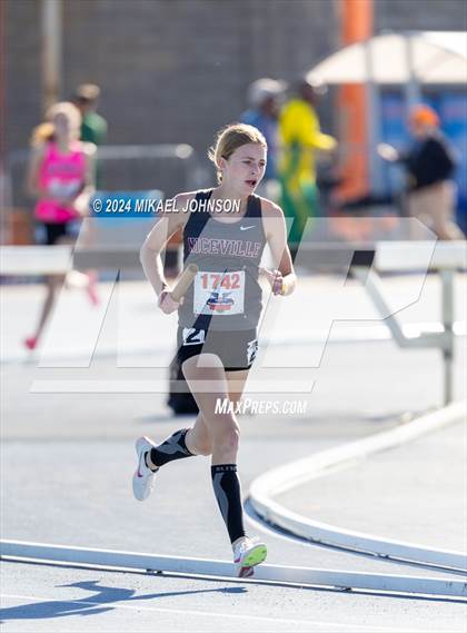 Thumbnail 2 in UF Relays (Saturday - 4 x 800 Meter Heat 1) photogallery.