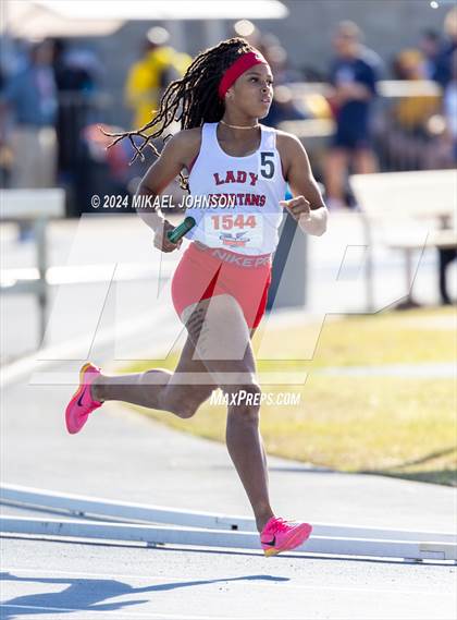 Thumbnail 3 in UF Relays (Saturday - 4 x 800 Meter Heat 1) photogallery.