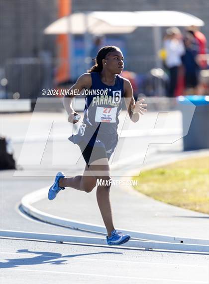 Thumbnail 2 in UF Relays (Saturday - 4 x 800 Meter Heat 1) photogallery.