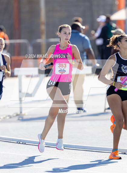 Thumbnail 1 in UF Relays (Saturday - 4 x 800 Meter Heat 1) photogallery.