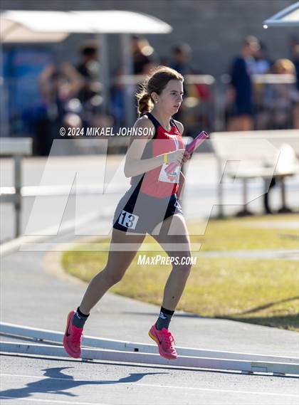 Thumbnail 2 in UF Relays (Saturday - 4 x 800 Meter Heat 1) photogallery.